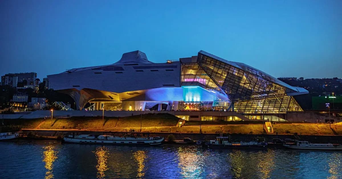 Photo du Musée des Confluences de nuit
